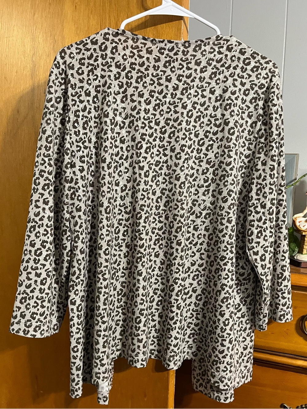 Chico’s Travelers Size 2 Leopard Print Open-front Cardigan with Ruffled Trim - Picture 7 of 7